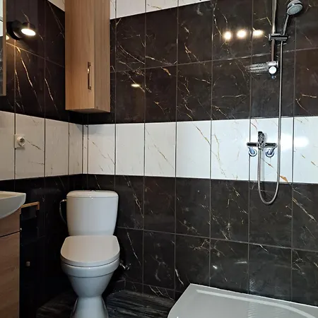 Rest Street - Airport, Center 10 Min Apartment